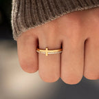 Anillo de plata 925 JESÚS y Cruz "Ora" - Atrayendo Poder Divino a través de la Fe