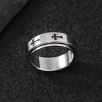 Anillo Cruz Minimalista: El Entrelazamiento de Fe y Moda