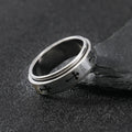 Anillo Cruz Minimalista: El Entrelazamiento de Fe y Moda