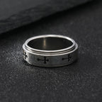Anillo Cruz Minimalista: El Entrelazamiento de Fe y Moda