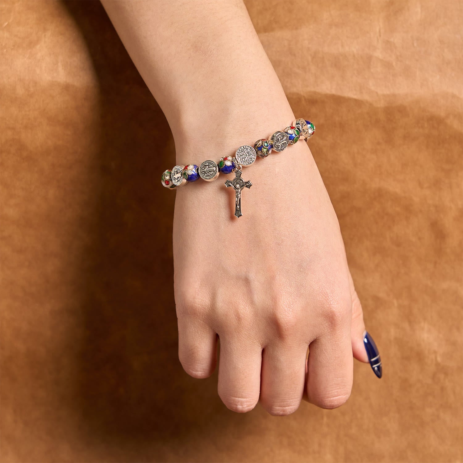 Pulsera de cuentas cloisonné azules hecha a mano con la bendición divina: Un símbolo de fe