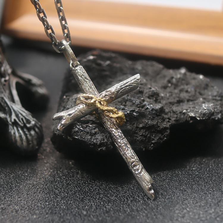 Collar de cruz de espinas de plata de ley 925: un símbolo de fe