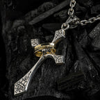 Collar con crucifijo moderno y minimalista de plata de ley 925: un símbolo de talismán oscuro