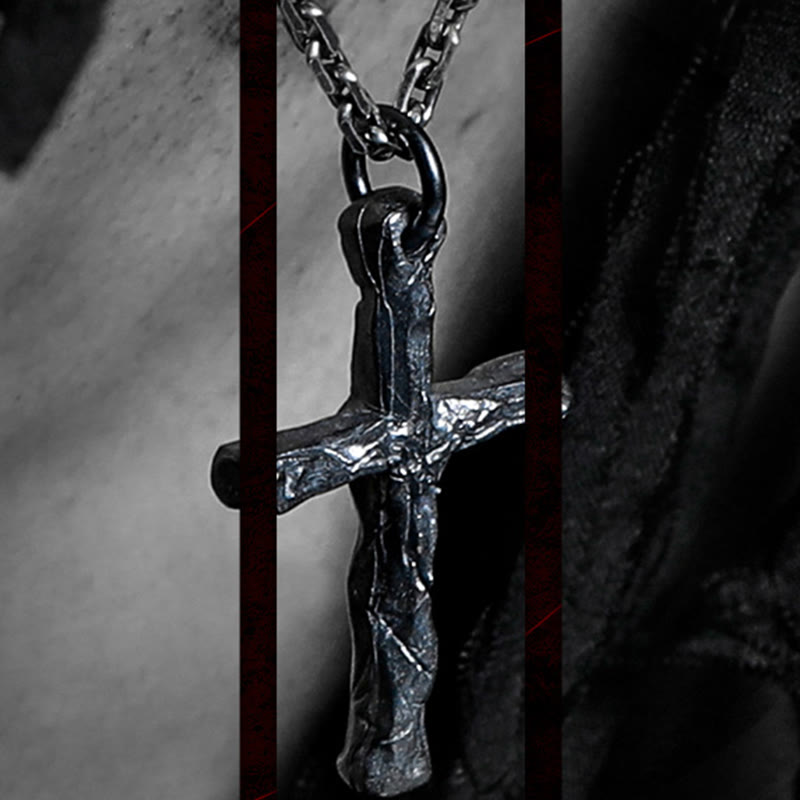 Collar de Plata Esterlina 925 con Cruz Estilo Oscuro: Un Símbolo de Fe