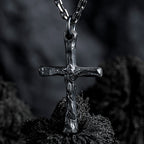 Collar de Plata Esterlina 925 con Cruz Estilo Oscuro: Un Símbolo de Fe
