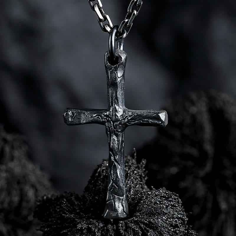 Collar de Plata Esterlina 925 con Cruz Estilo Oscuro: Un Símbolo de Fe