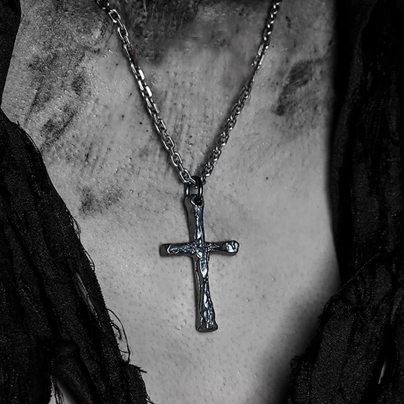 Collar de Plata Esterlina 925 con Cruz Estilo Oscuro: Un Símbolo de Fe