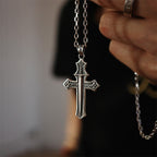 Collar de Crucifijo Clásico y Vintage de Plata de Ley 925 Victoria de la Vida: Emblema del Triunfo Divino