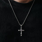 Collar de Cruz con Zirconia de Plata de Ley 925 en 2 colores: Un Símbolo de Elegancia y Gracia Divina