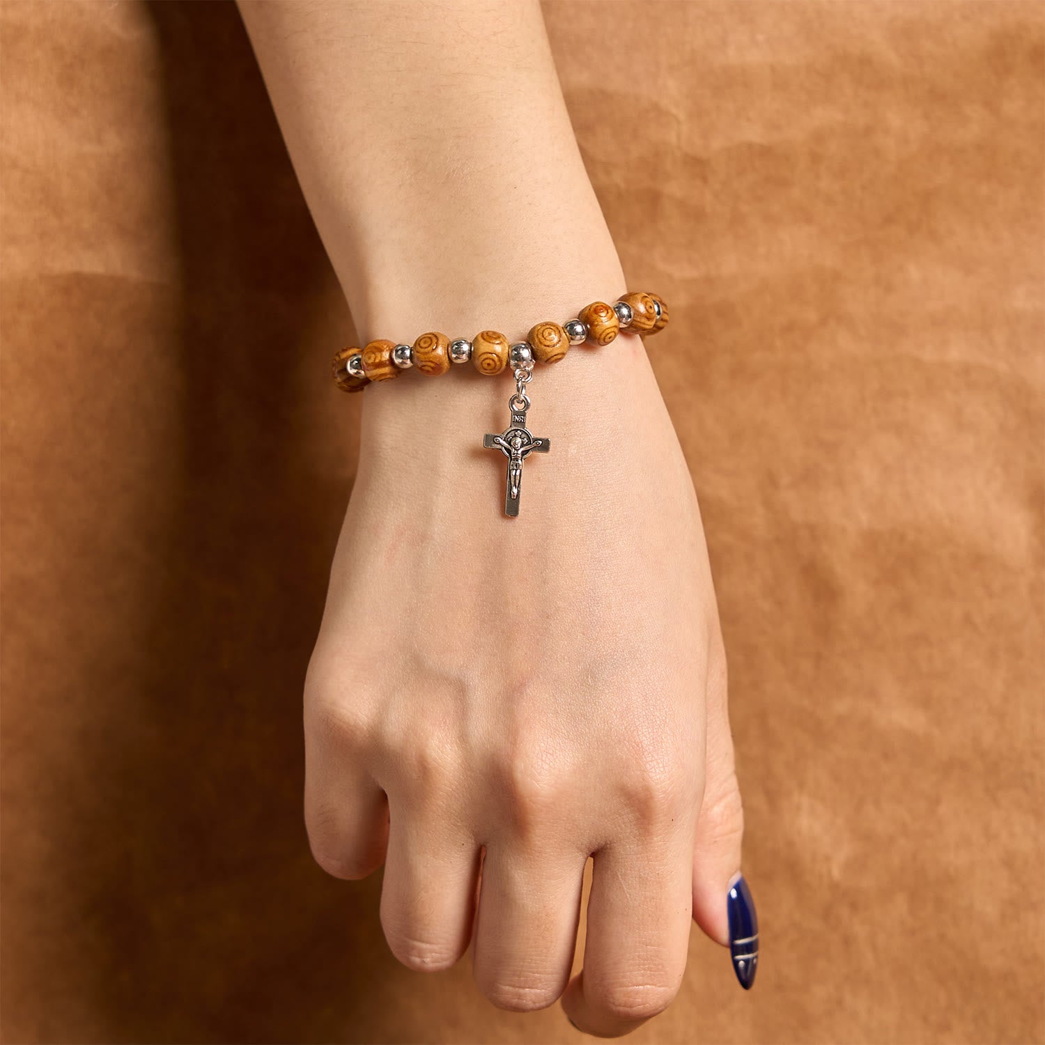 Pulsera Rosario de Jesús con Crucifijo: Joyería Espiritual Hecha a Mano con Artesanía Exquisita