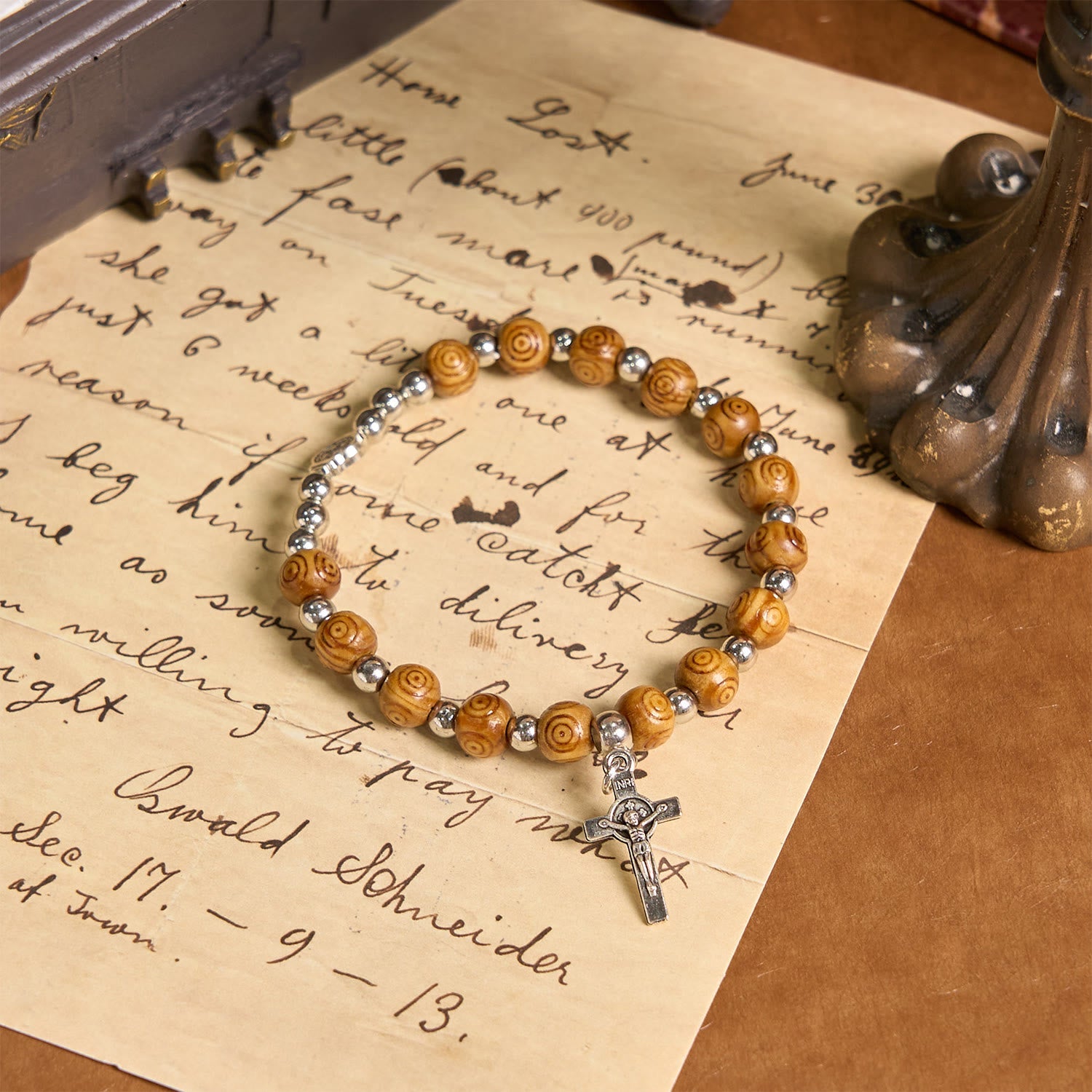 Pulsera Rosario de Jesús con Crucifijo: Joyería Espiritual Hecha a Mano con Artesanía Exquisita