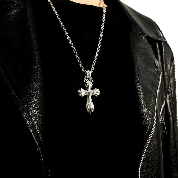 Collar con crucifijo moderno y minimalista de plata de ley 925: Diseño sencillo para devotos