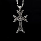 Collar con Crucifijo Celta de Plata de Ley 925: Una Mezcla Atemporal de Fe y Arte
