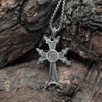 Collar con Crucifijo Celta de Plata de Ley 925: Una Mezcla Atemporal de Fe y Arte