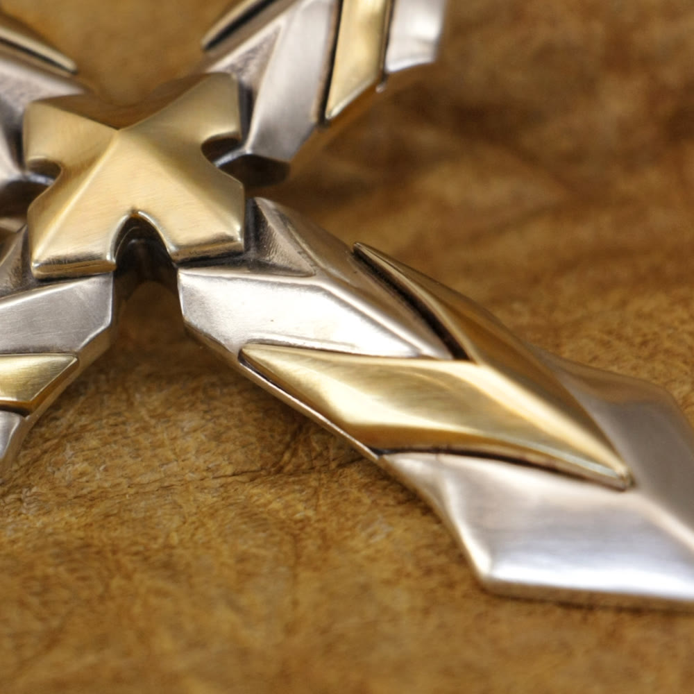 Collar de Cruz Clásico y Vintage de Plata de Ley 925: Una Interpretación Moderna del Sello Sagrado