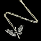 Collar con alas y cruz de plata de ley 925, vintage y clásico: una mezcla de encanto retro y gracia divina