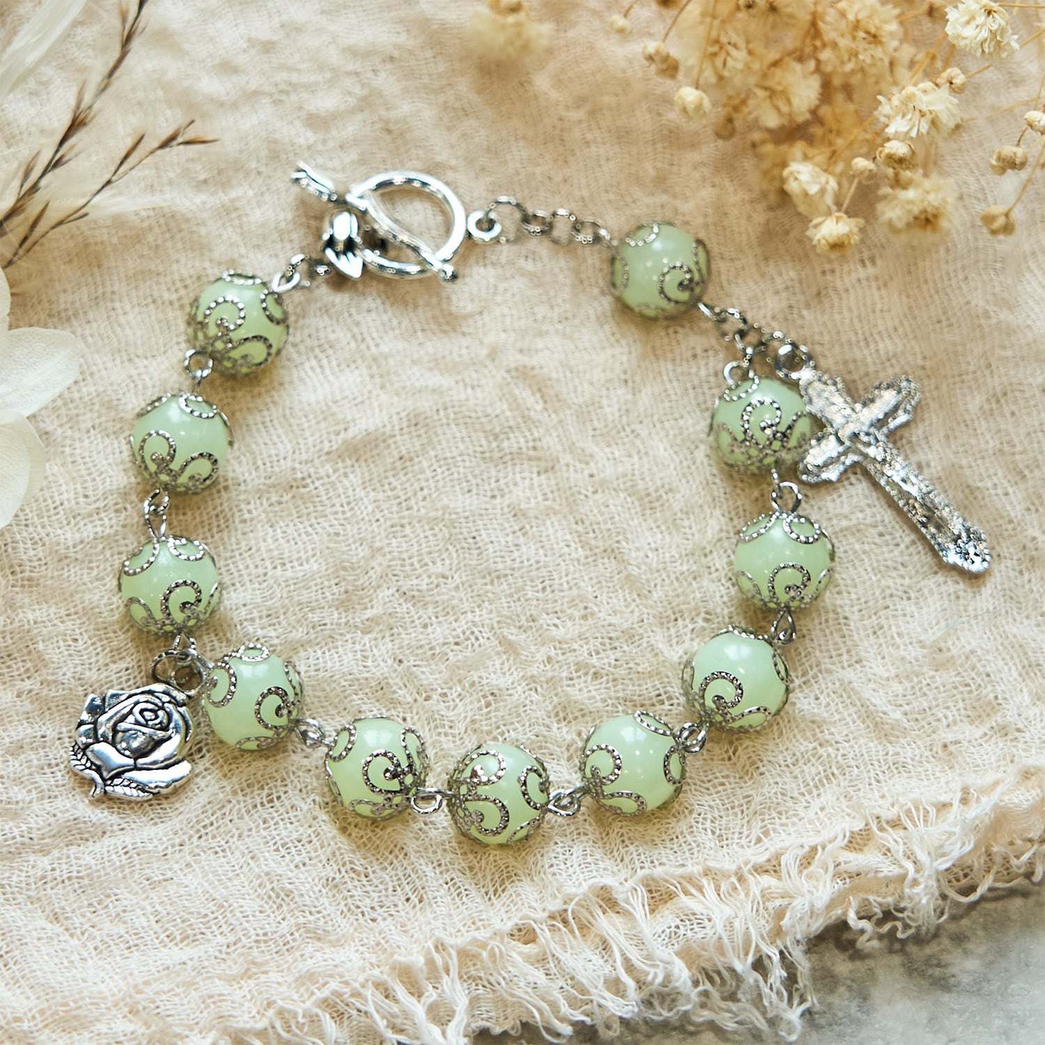 Rosario Pulsera Luminosa con Cuentas Verdes: La Luz Onírica de la Fe