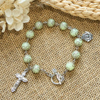 Rosario Pulsera Luminosa con Cuentas Verdes: La Luz Onírica de la Fe