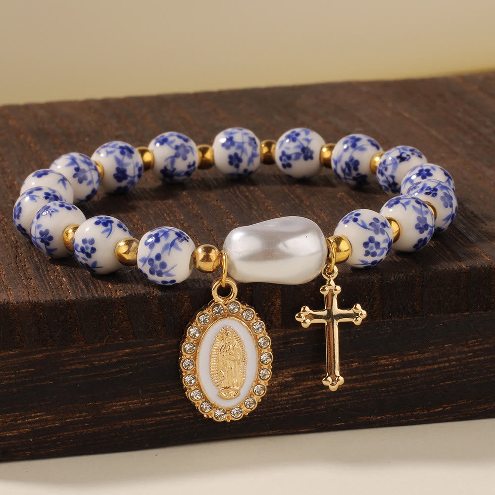 Pulsera con Medalla de la Virgen y Cruz de Inspiración Floral: La Fe se Encuentra con el Estilo