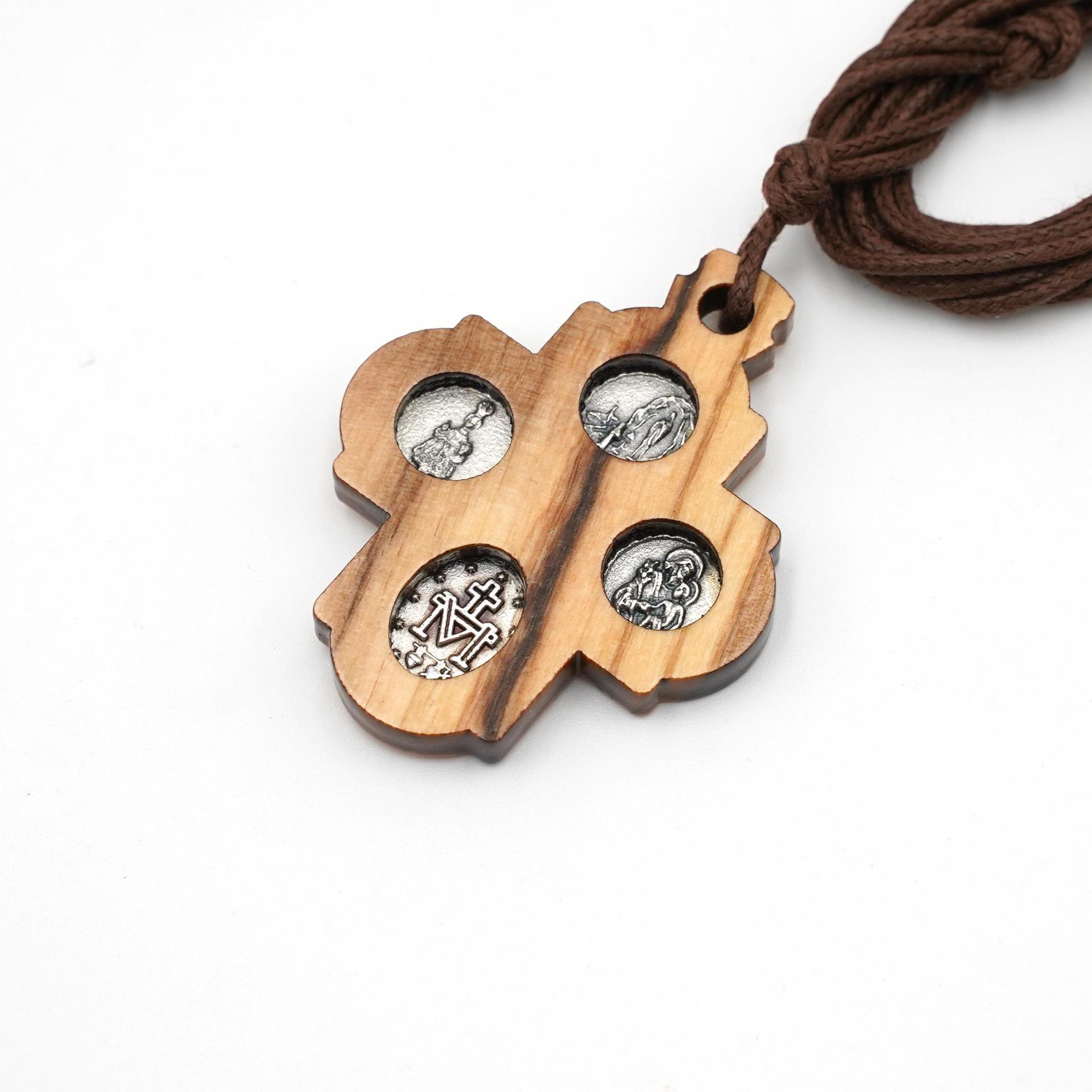 Collar clásico de cruz de cuatro vías de madera de olivo: Un raro y sagrado símbolo de fe