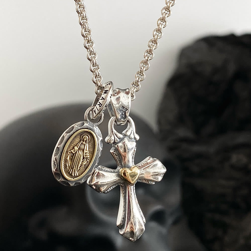 Collar vintage de plata de ley 925 con dijes de María y cruz: emblema de fe y devoción