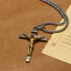 Collar con colgante de crucifijo de 3 colores: Amuleto divino de fe