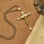 Collar con colgante de crucifijo de 3 colores: Amuleto divino de fe