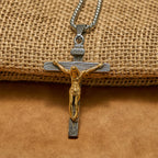 Collar con colgante de crucifijo de 3 colores: Amuleto divino de fe