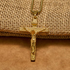Collar con colgante de crucifijo de 3 colores: Amuleto divino de fe
