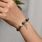 Pulsera Ojo de Tigre con Símbolo de San Benito: Una Fusión de Fe y Belleza