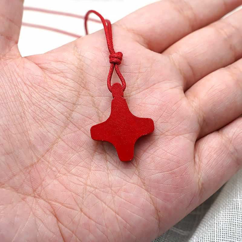 Collar con colgante de cruz de madera del Espíritu Santo y medalla esmaltada en rojo