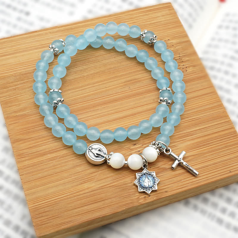 Pulsera Minimalista con Cuentas Azul Claro de 6 mm, Medalla Milagrosa y Crucifijo: Un Símbolo de Fe