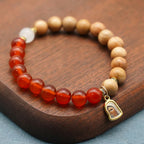 Pulseras de cuentas de ágata roja y calcedonia blanca con colgante de Nuestra Señora: Una muestra de devoción