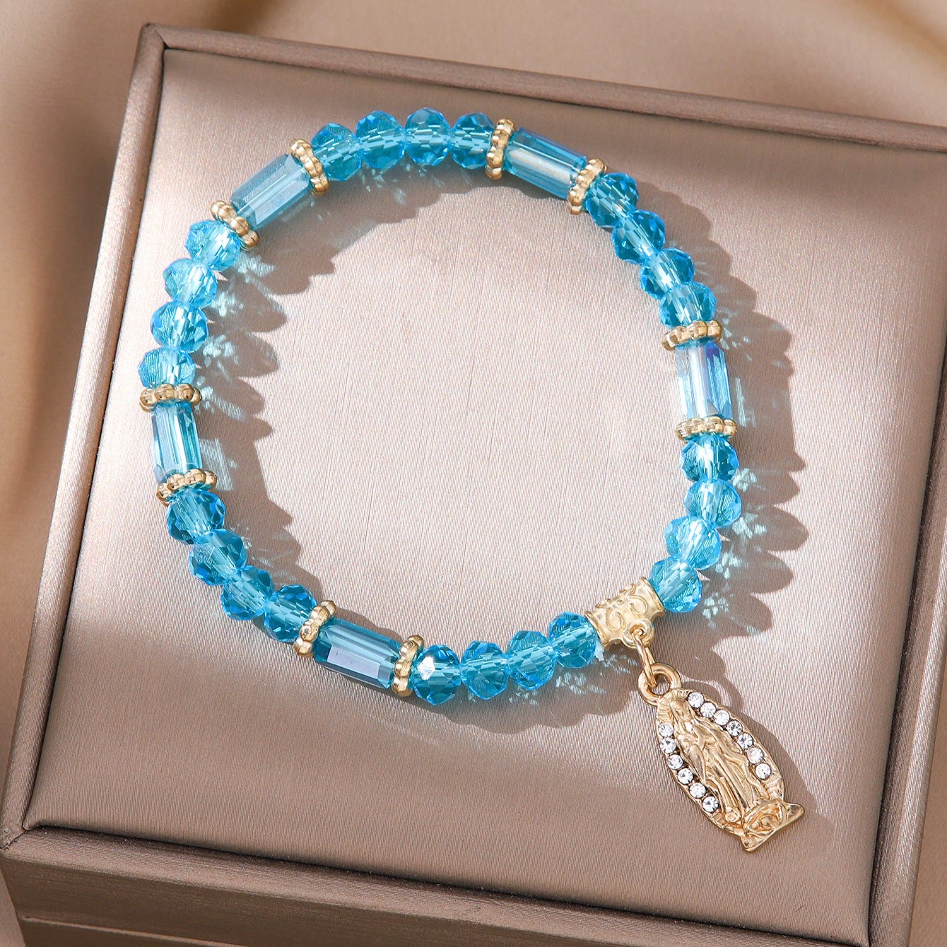 Pulsera romántica de cristal transparente multicolor con medalla milagrosa dorada y de diamantes