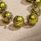 Pulsera de cuentas mate verde verdigris con medalla y crucifijo de bronce de San Benito: encuentra la paz en la sutil santidad.