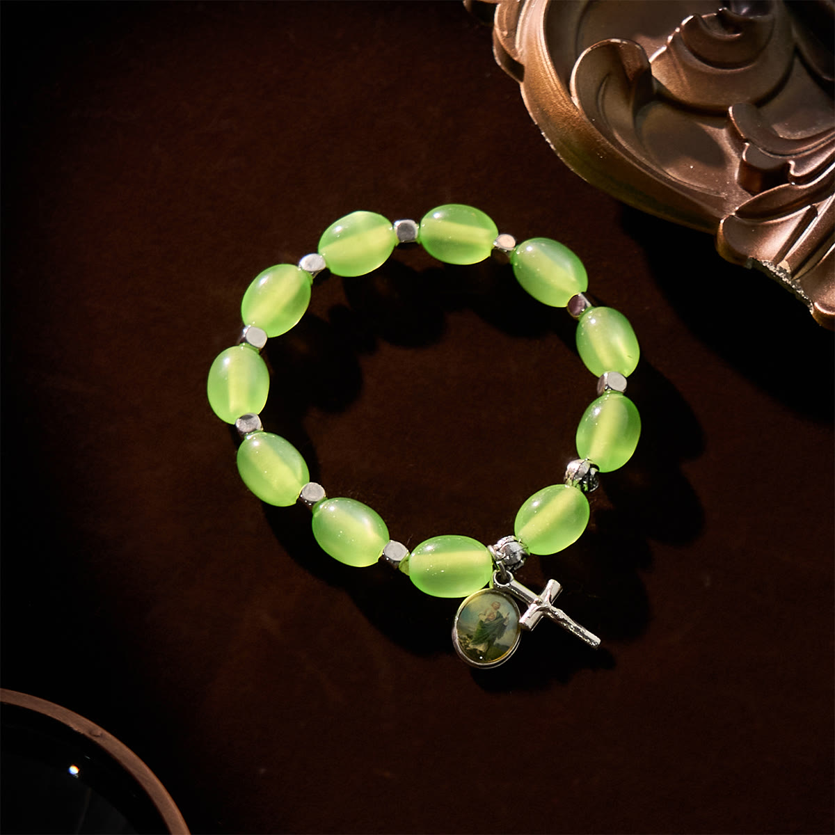 Pulsera de Rosario de San Judas y Crucifijo con Cuentas Verdes Claras