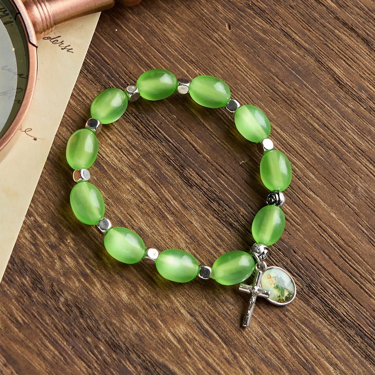 Pulsera de Rosario de San Judas y Crucifijo con Cuentas Verdes Claras