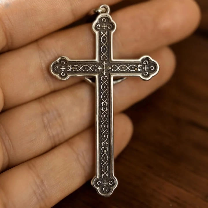 Collar con colgante de cruz INRI amuleto de plata de ley retro: un emblema de gracia
