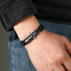 Pulsera Ajustable de Cuero Marrón o Negro Estilo Clásico con Crucifijo
