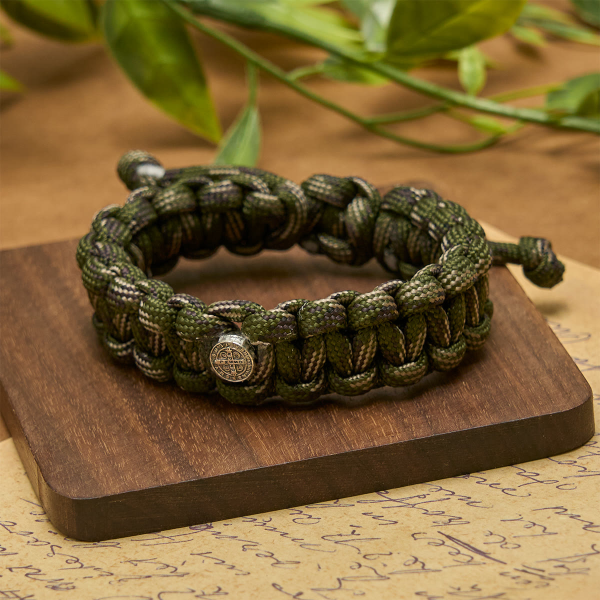 Pulsera de Paracord de San Benito, Estilo Vintage, Duradera y Hecha a Mano