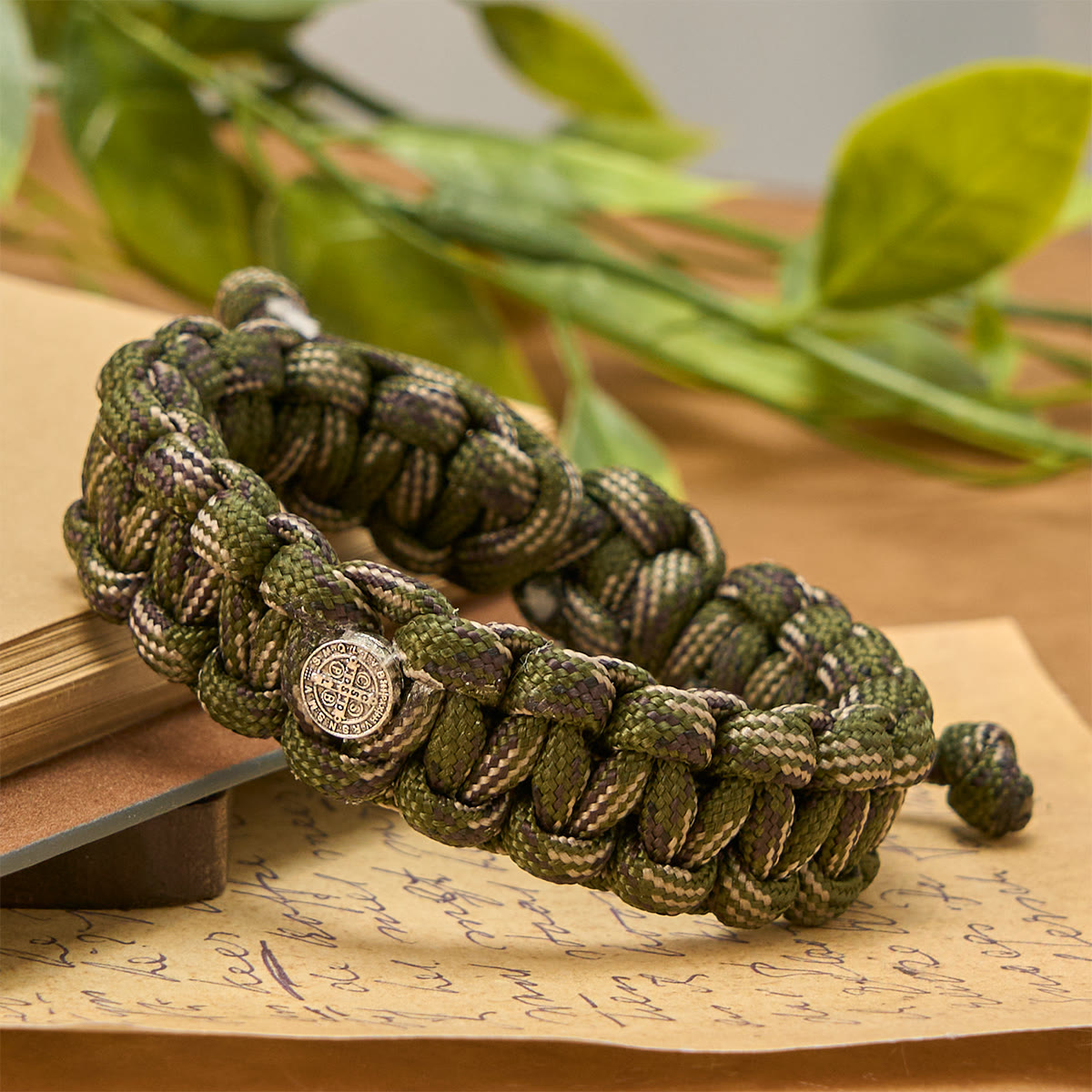 Pulsera de Paracord de San Benito, Estilo Vintage, Duradera y Hecha a Mano