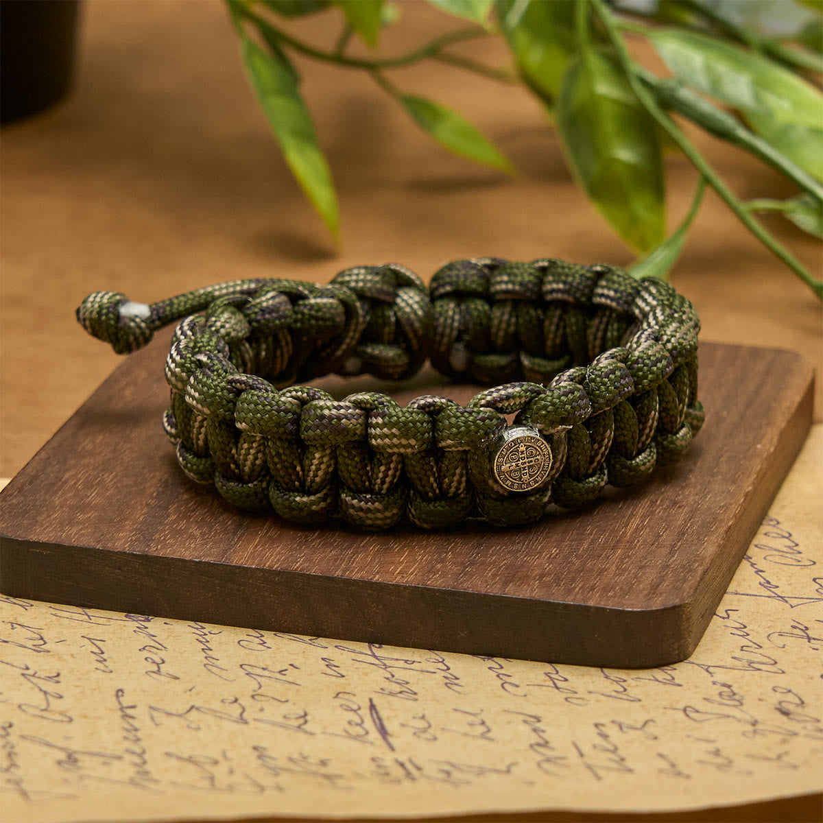 Pulsera de Paracord de San Benito, Estilo Vintage, Duradera y Hecha a Mano