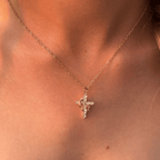 Collar y pendientes de cruz modernos "Crowned in Faith"