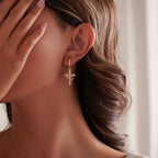 Collar y pendientes de cruz modernos "Crowned in Faith"