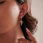 Collar y pendientes de cruz modernos "Crowned in Faith"