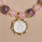 Pulsera de Cuarzo Rosa hecha a mano con camafeo de Nácar de la Virgen María