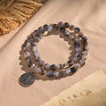 Pulsera Rosario de Cuentas Degrafiladas en Gris y Negro con San Benito: Escudo de Fe