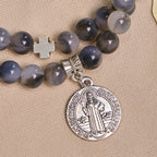 Pulsera Rosario de Cuentas Degrafiladas en Gris y Negro con San Benito: Escudo de Fe