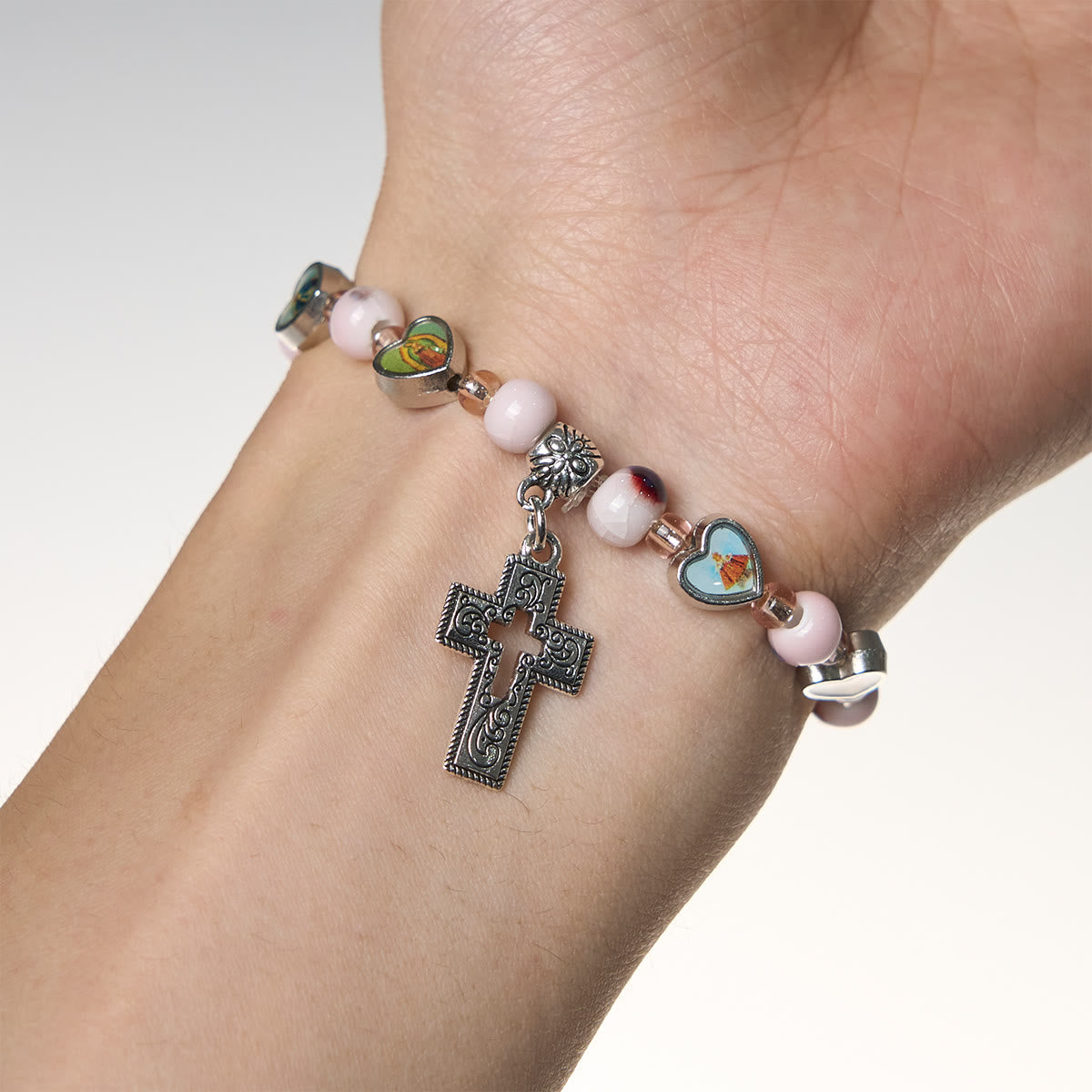 Pulseras de Cuentas de Vidrio y Cerámica de Colores con Dijes de Corazones de Cruz y Santos