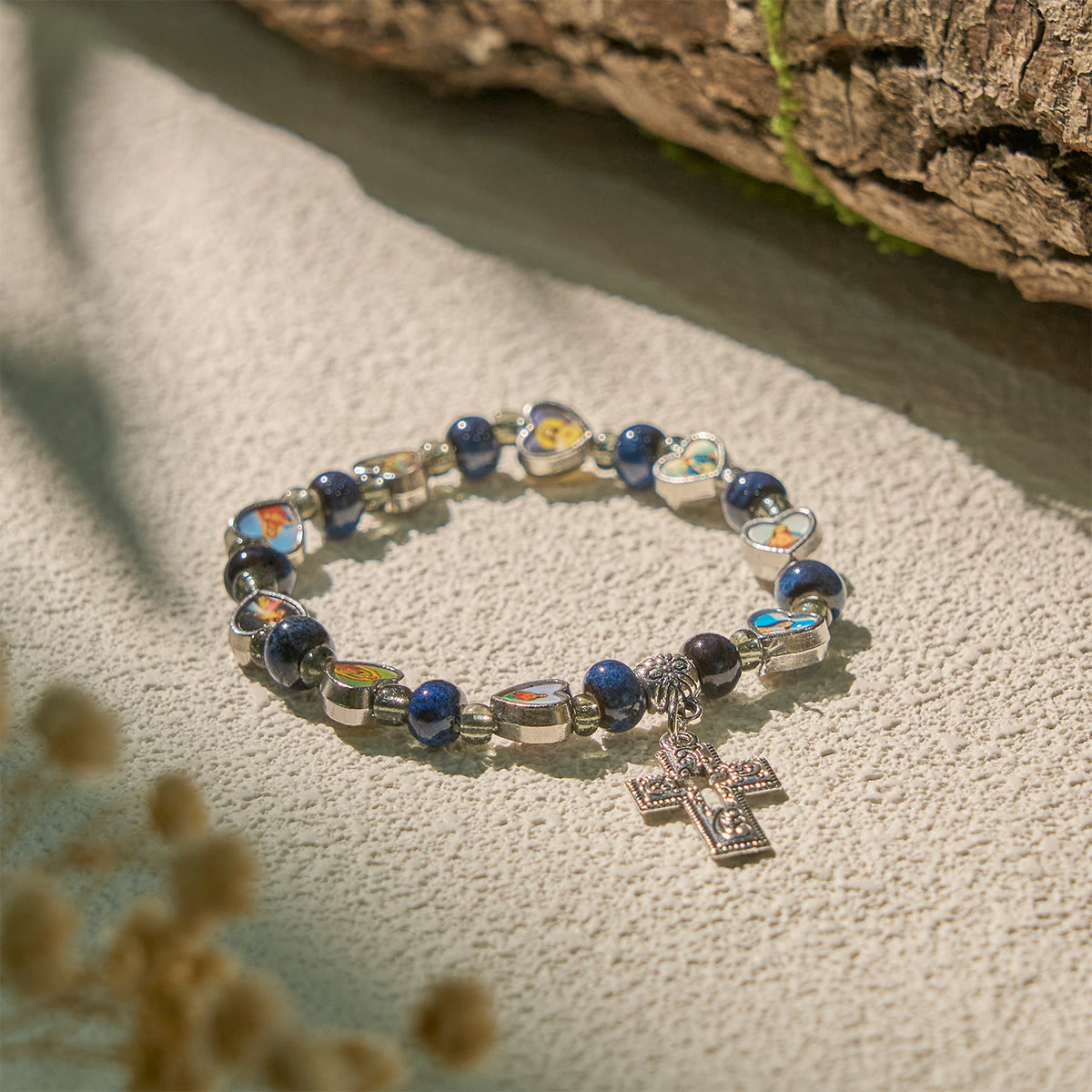 Pulseras de Cuentas de Vidrio y Cerámica de Colores con Dijes de Corazones de Cruz y Santos